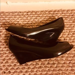Beautiful wedges shoes.8.5. Like new.